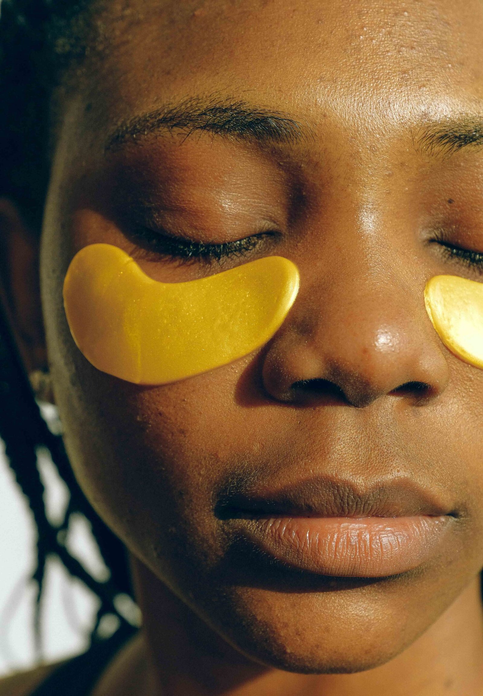 20 Effective ways to get rid of the dark circles under the eyes